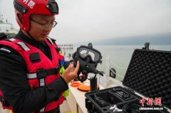 昆明警方“云凫”水域搜救队正式授旗成